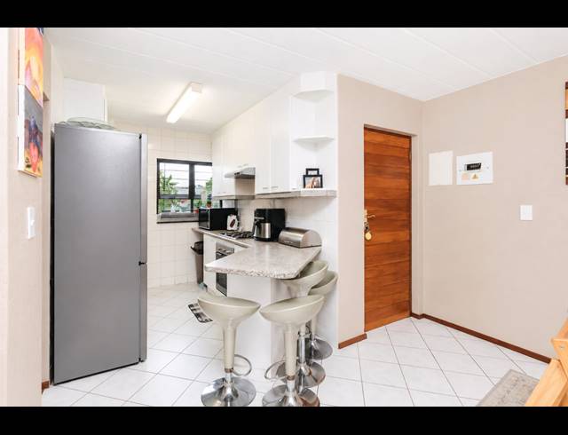 2 BEDROOM APARTMENT FOR SALE IN GLENVISTA